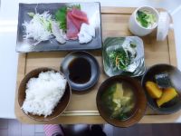 お刺身、茶わん蒸し、南京、お漬物、お味噌汁、ごはん